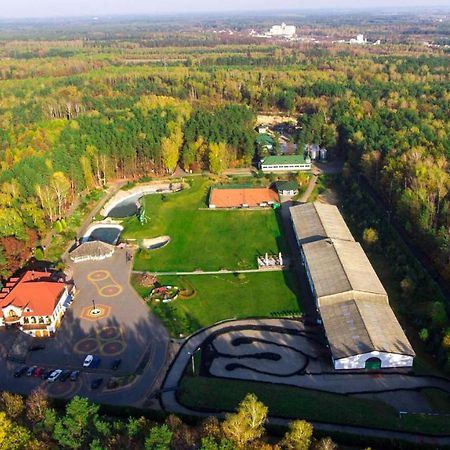Malutkie Resort Radomsko Esterno foto