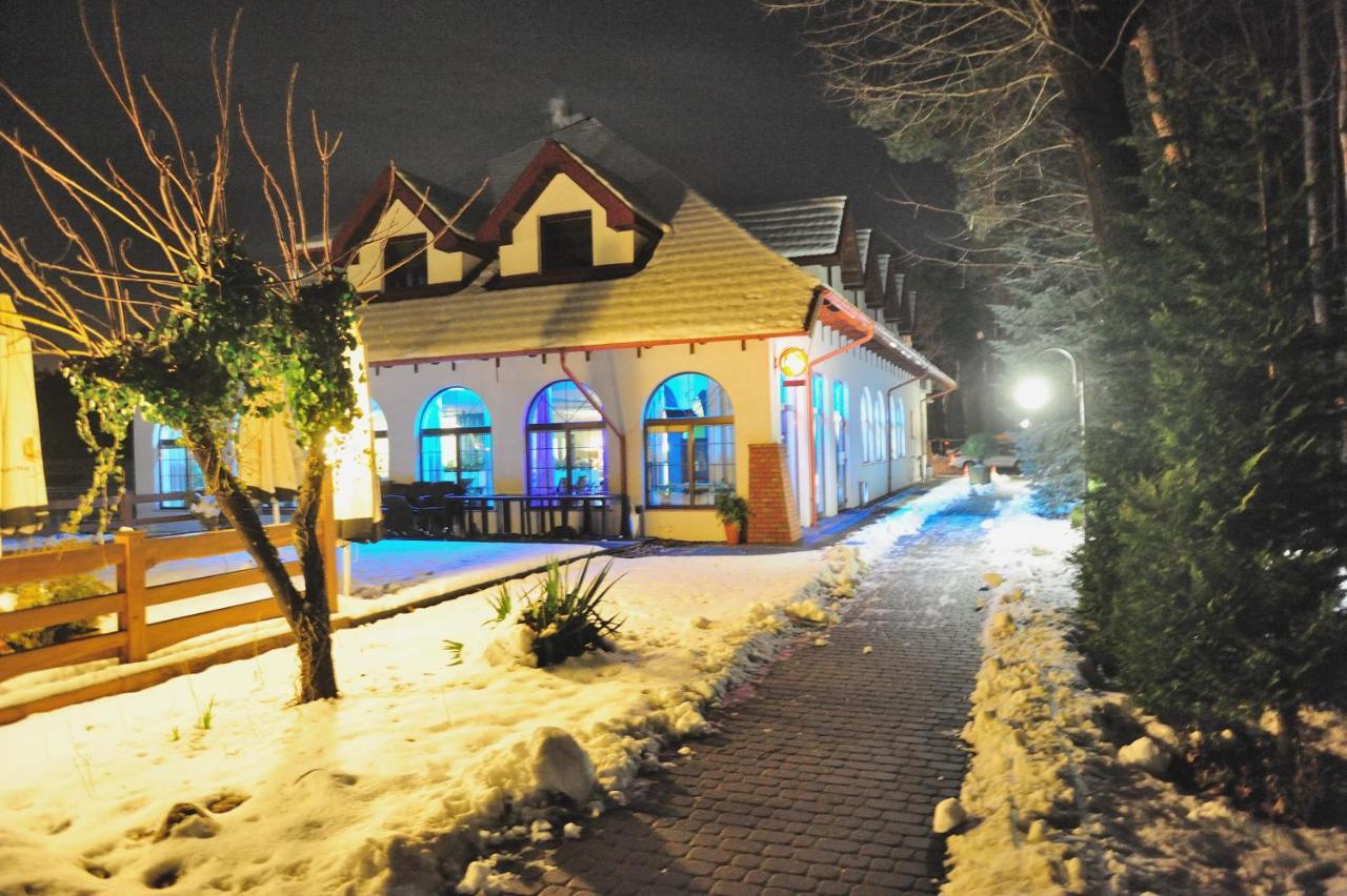 Malutkie Resort Radomsko Esterno foto