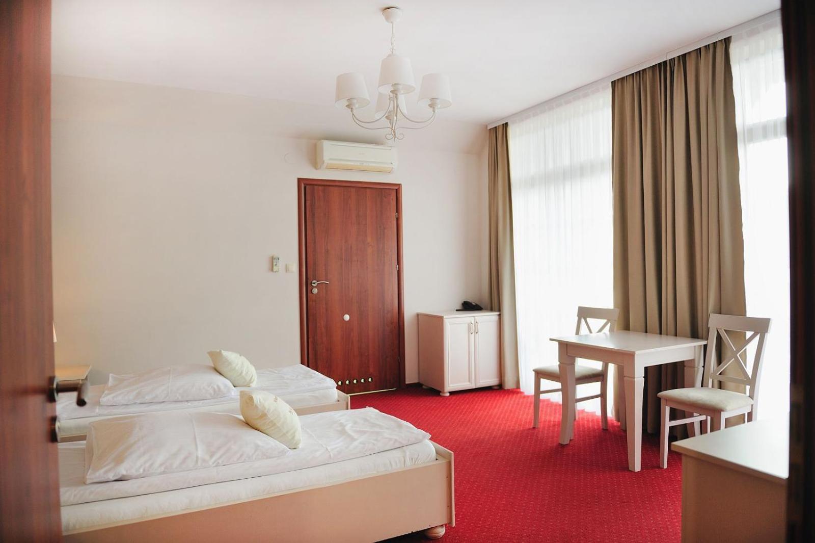 Malutkie Resort Radomsko Esterno foto