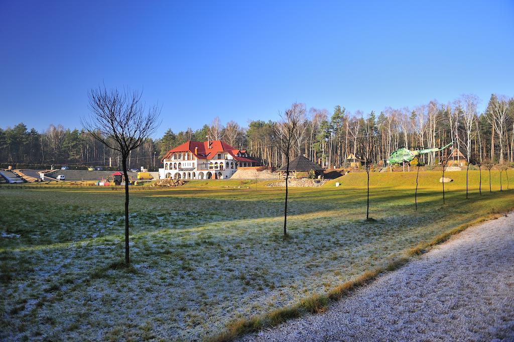 Malutkie Resort Radomsko Esterno foto