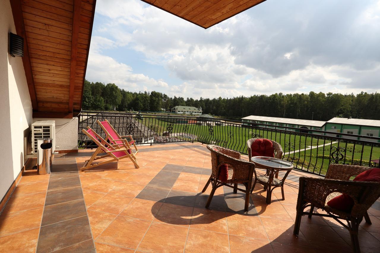 Malutkie Resort Radomsko Esterno foto